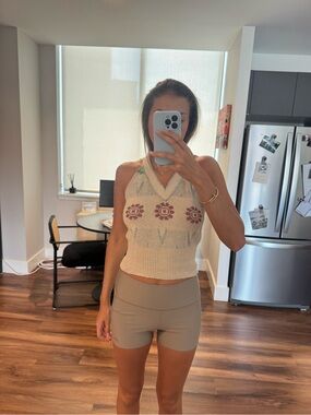 Sleeveless Cream Knit Halter Top with Floral Motif